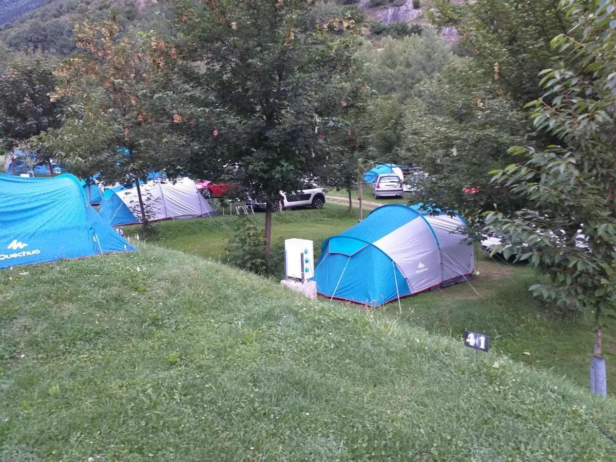 Camping Riu Gelat Hotel Еспот Екстериор снимка