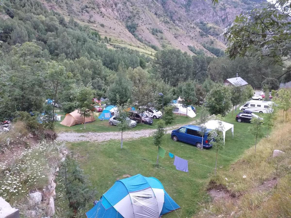 Camping Riu Gelat Hotel Еспот Екстериор снимка
