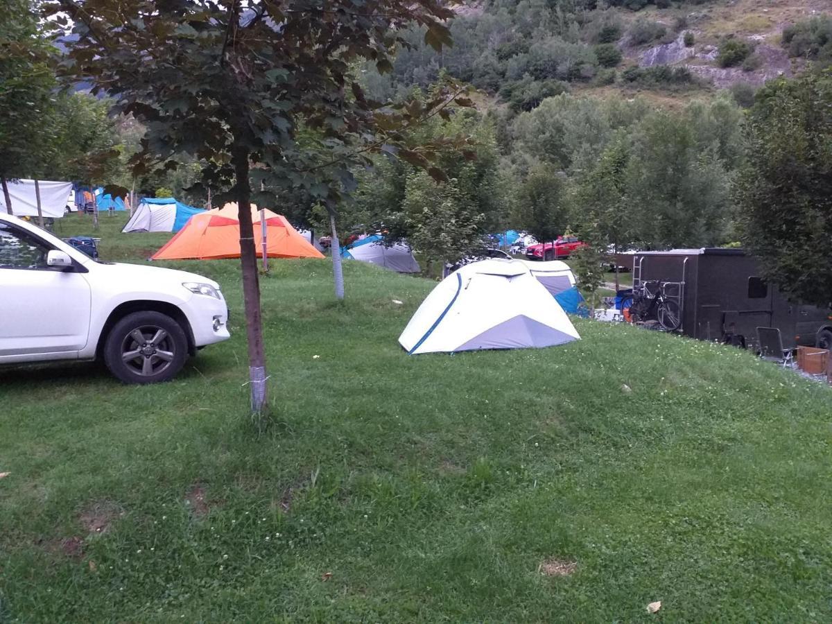 Camping Riu Gelat Hotel Еспот Екстериор снимка