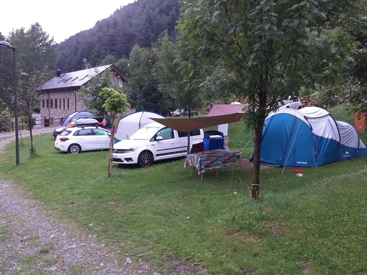 Camping Riu Gelat Hotel Еспот Екстериор снимка