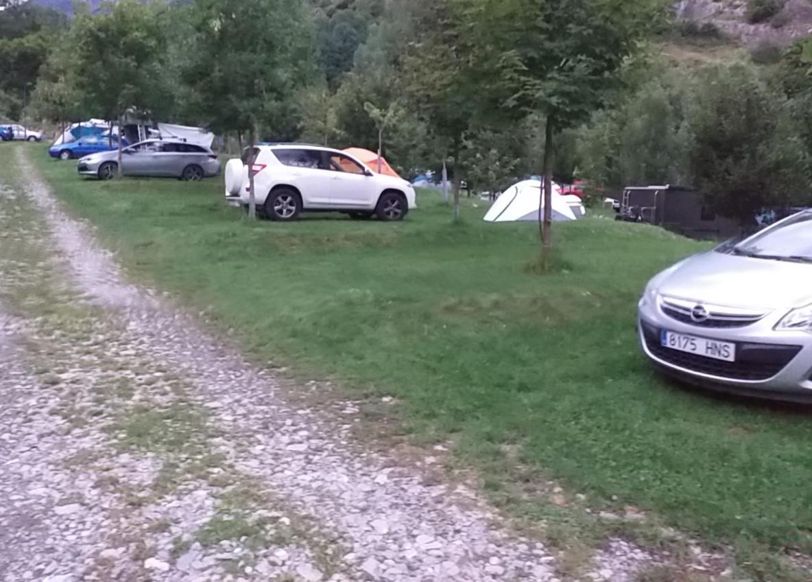 Camping Riu Gelat Hotel Еспот Екстериор снимка