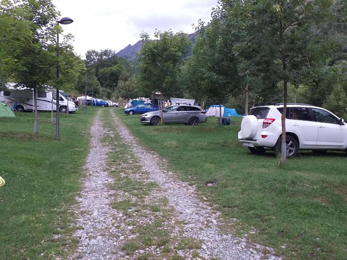 Camping Riu Gelat Hotel Еспот Екстериор снимка