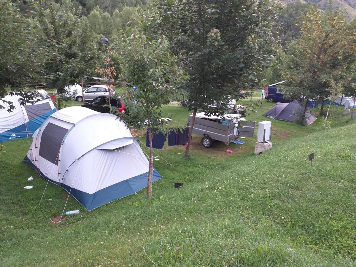 Camping Riu Gelat Hotel Еспот Екстериор снимка