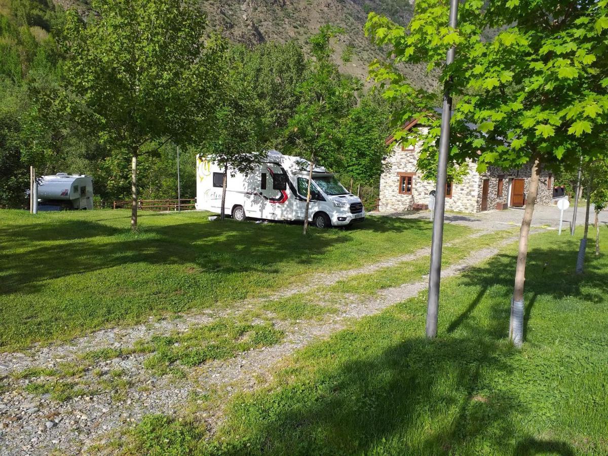 Camping Riu Gelat Hotel Еспот Екстериор снимка